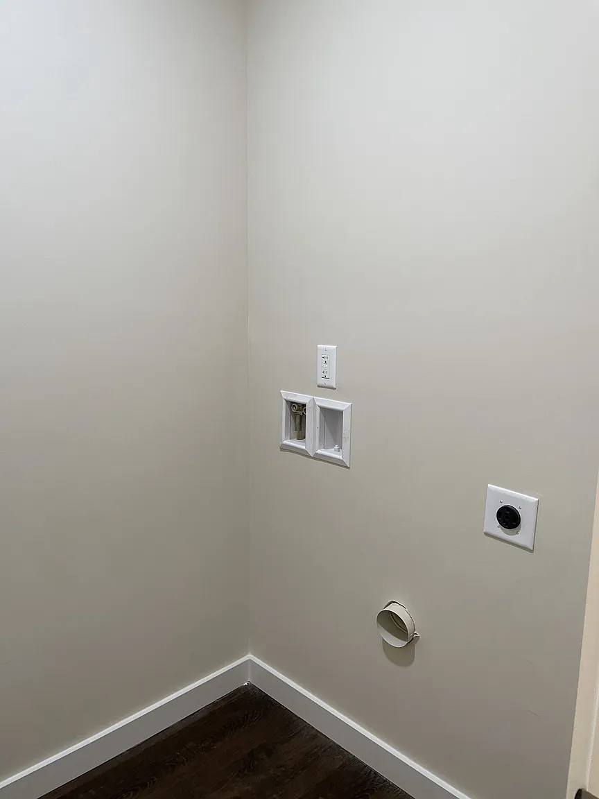 Magnolia duplex laundry hookups — after
